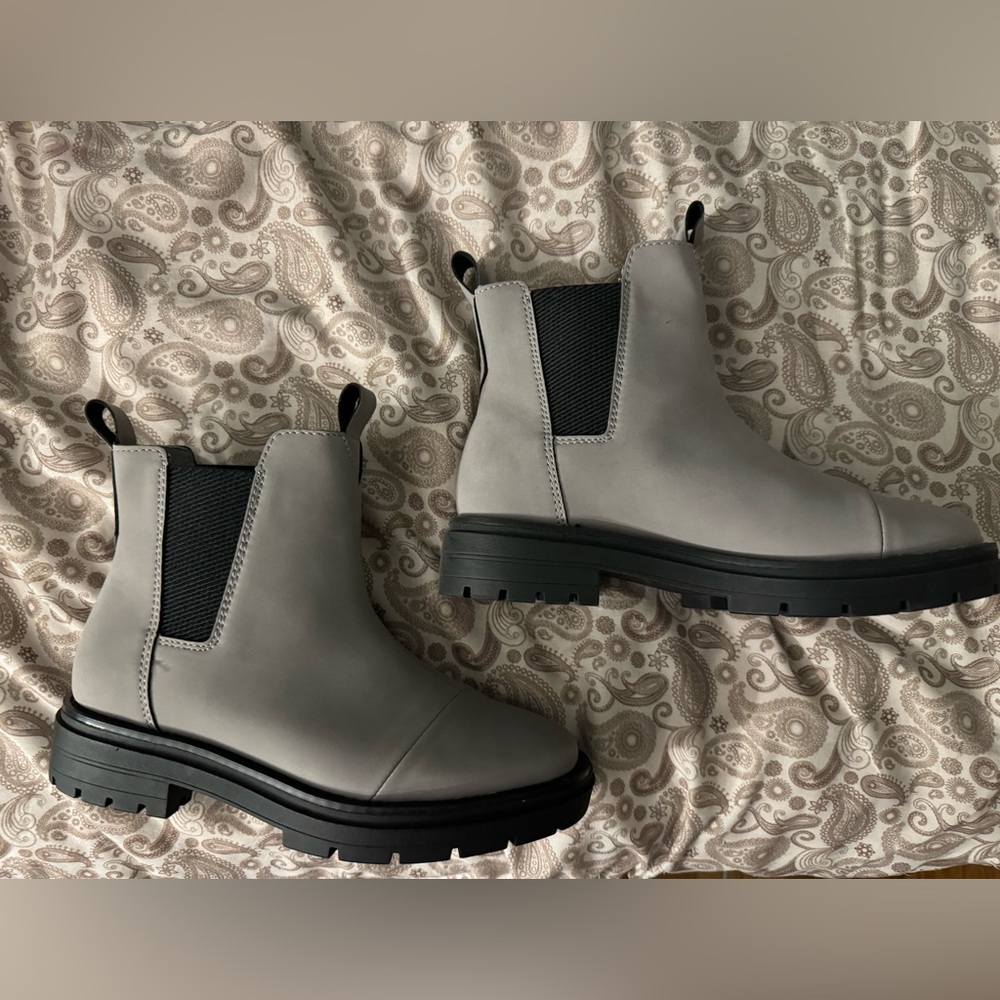 Tom’s booties